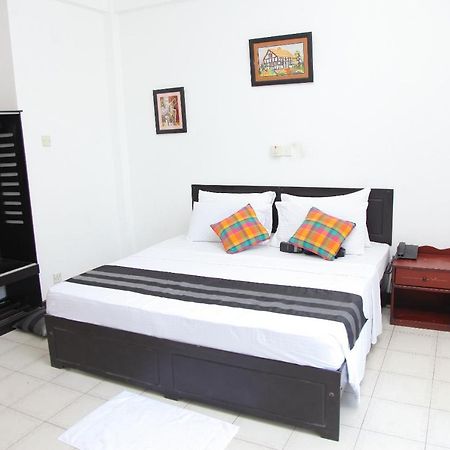 Hotel Nathaliya كاتوناياكى المظهر الخارجي الصورة