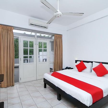 Hotel Nathaliya كاتوناياكى المظهر الخارجي الصورة