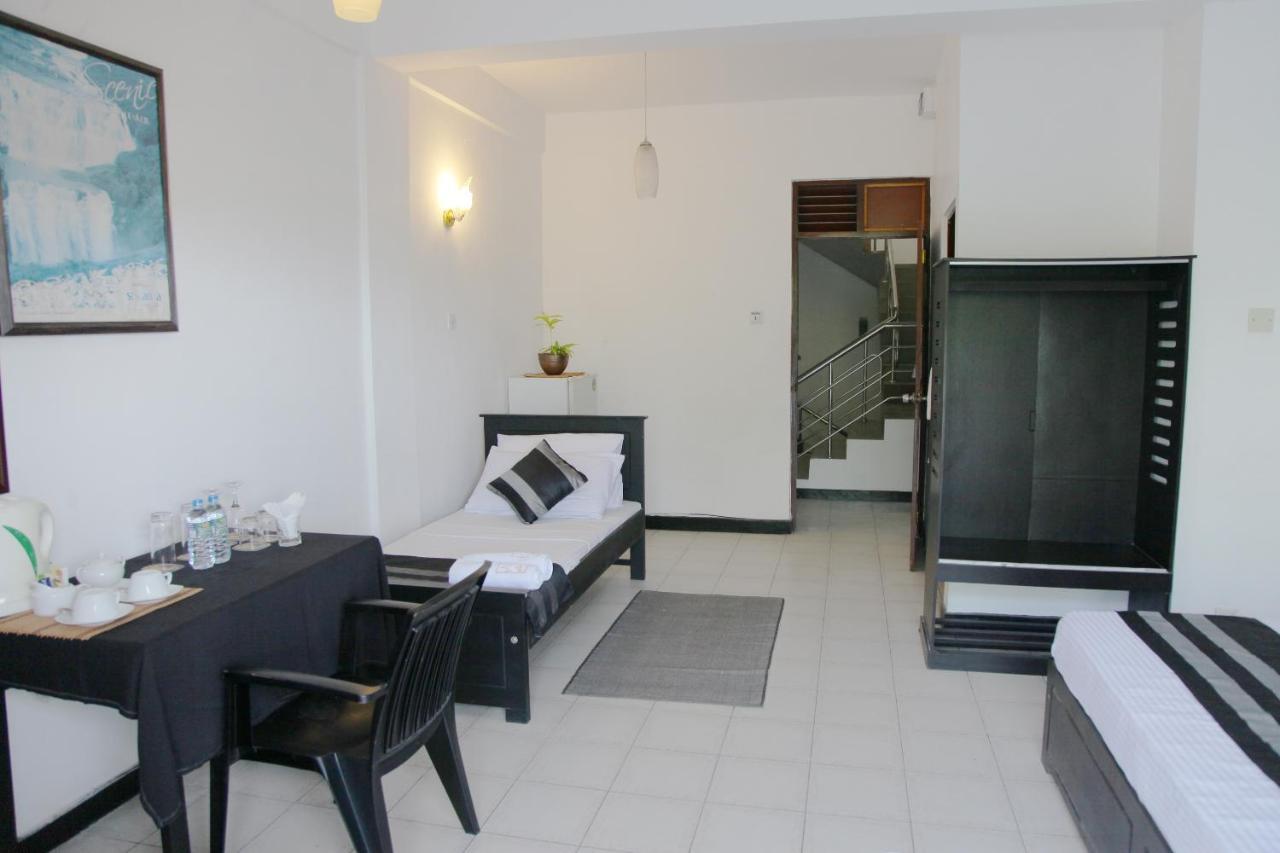 Hotel Nathaliya كاتوناياكى المظهر الخارجي الصورة