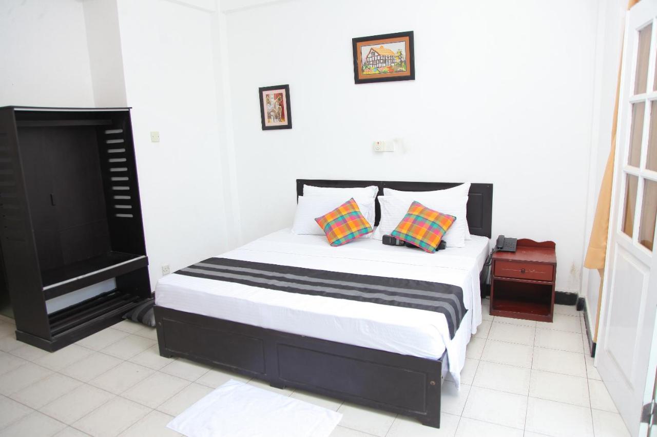 Hotel Nathaliya كاتوناياكى المظهر الخارجي الصورة