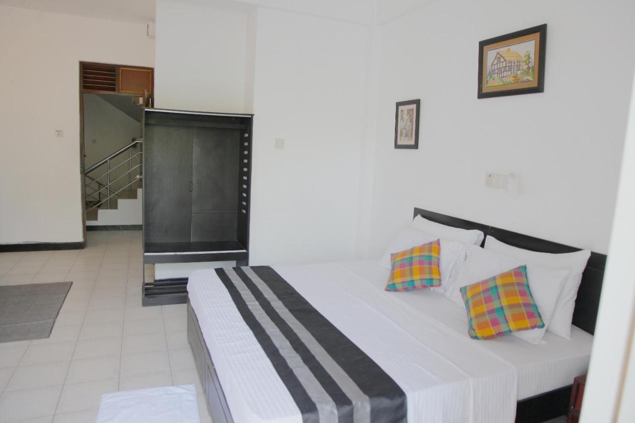 Hotel Nathaliya كاتوناياكى المظهر الخارجي الصورة