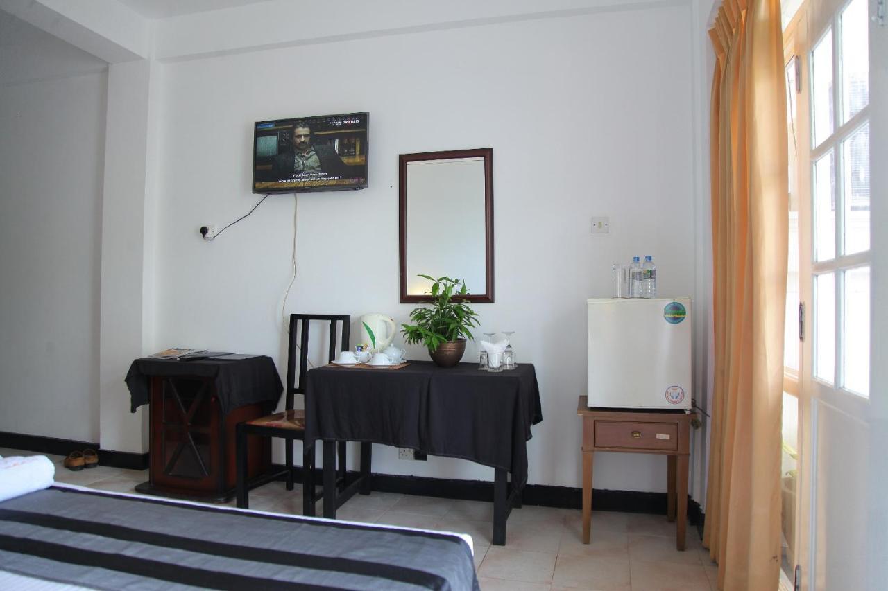 Hotel Nathaliya كاتوناياكى المظهر الخارجي الصورة