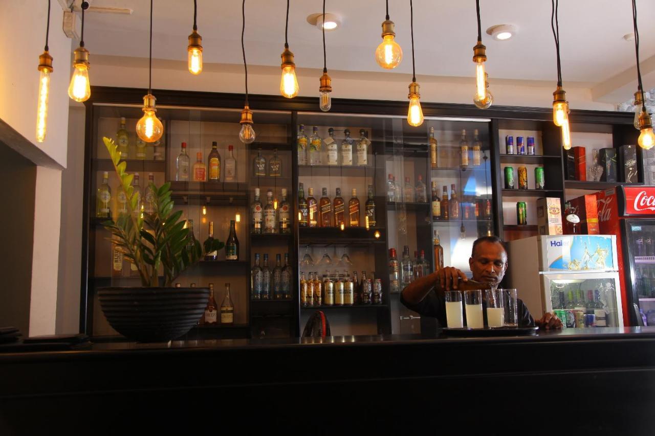 Hotel Nathaliya كاتوناياكى المظهر الخارجي الصورة