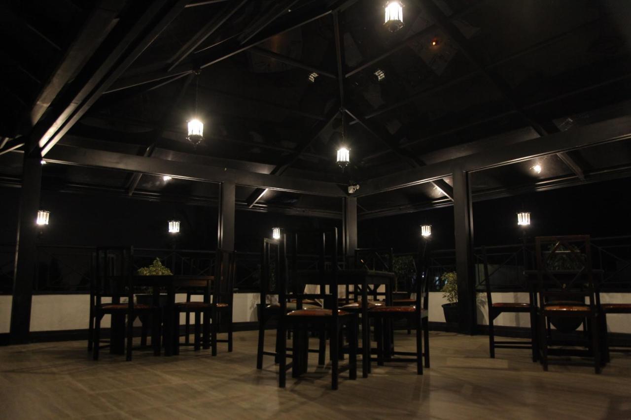 Hotel Nathaliya كاتوناياكى المظهر الخارجي الصورة