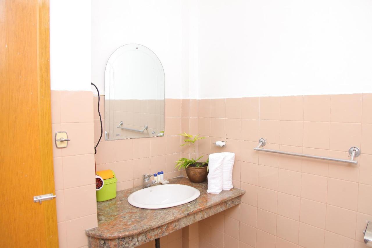 Hotel Nathaliya كاتوناياكى المظهر الخارجي الصورة