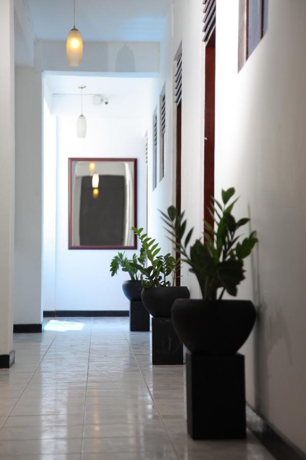 Hotel Nathaliya كاتوناياكى المظهر الخارجي الصورة