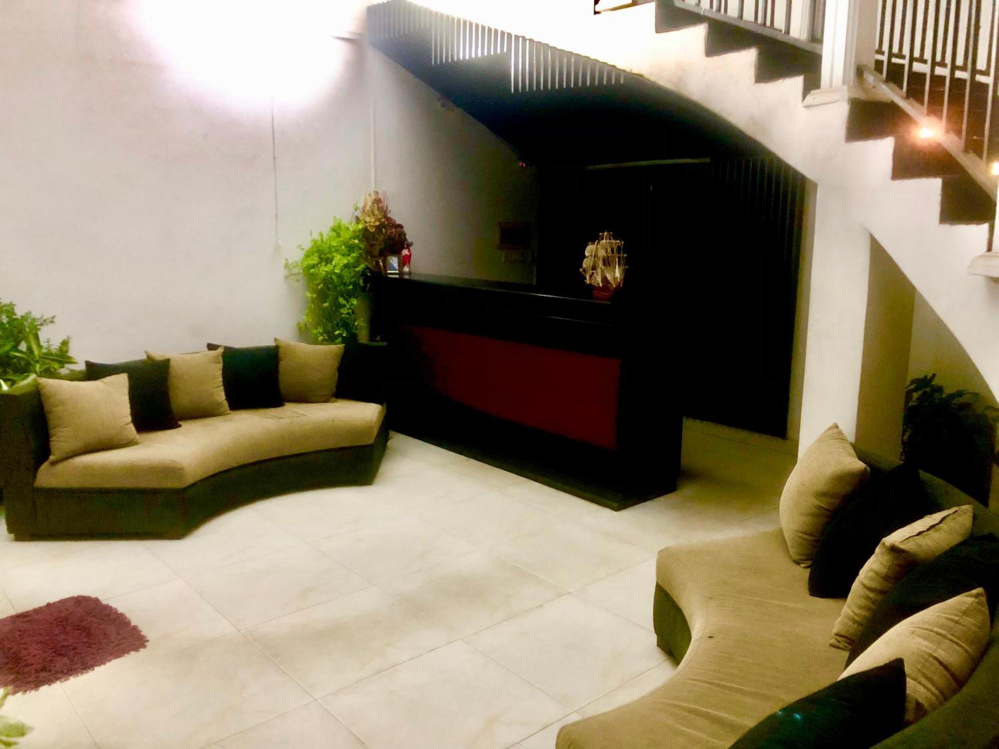 Hotel Nathaliya كاتوناياكى المظهر الخارجي الصورة