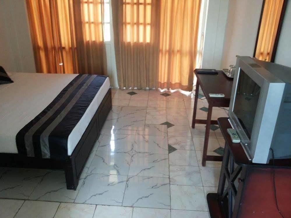 Hotel Nathaliya كاتوناياكى المظهر الخارجي الصورة