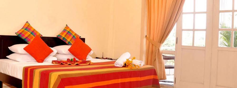 Hotel Nathaliya كاتوناياكى المظهر الخارجي الصورة