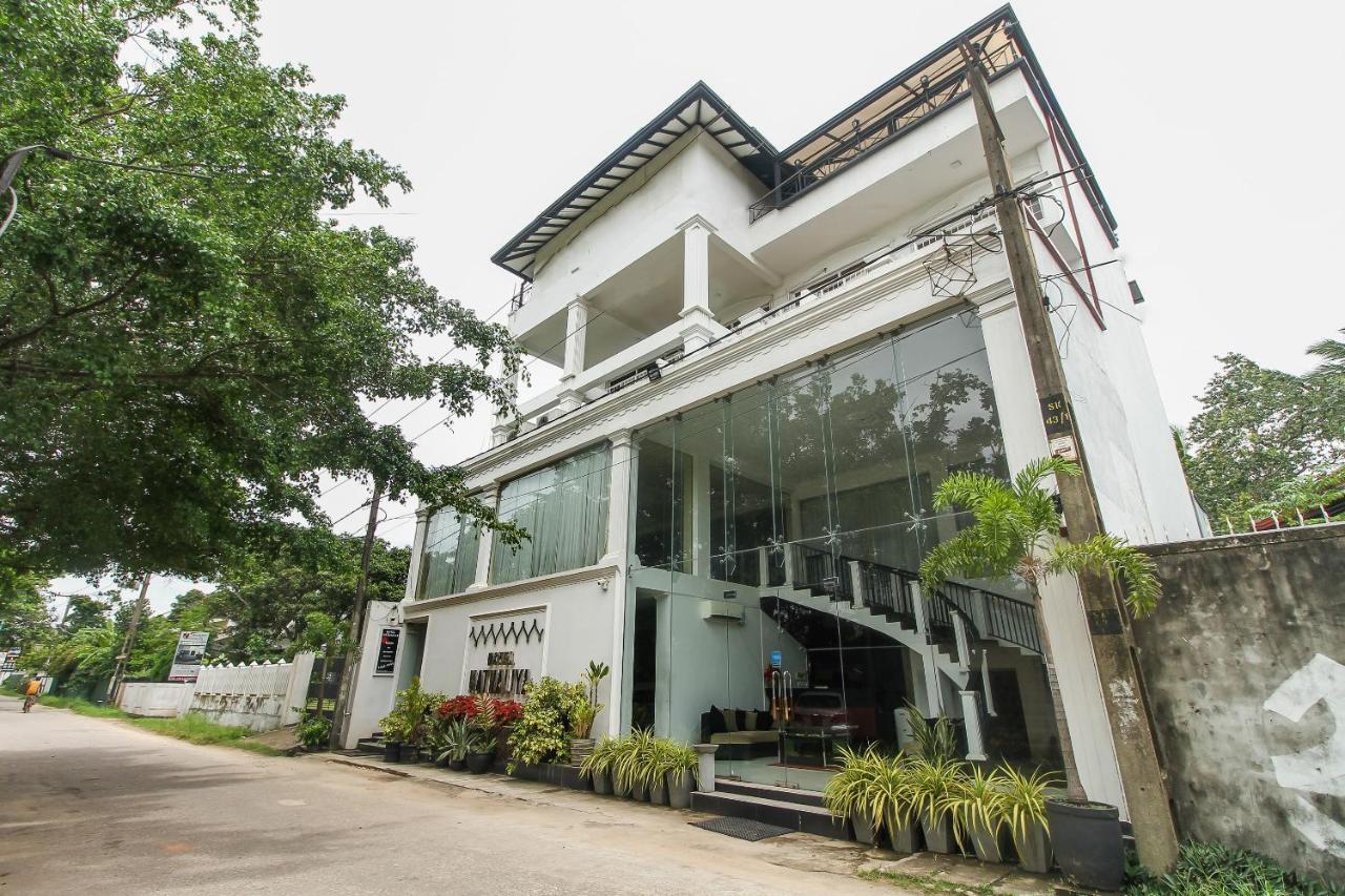 Hotel Nathaliya كاتوناياكى المظهر الخارجي الصورة